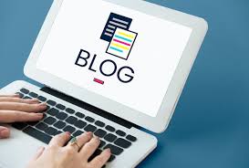 Alter kleiner Laptop mit Blog im Bildschirm – Hawvivaseo Level 4